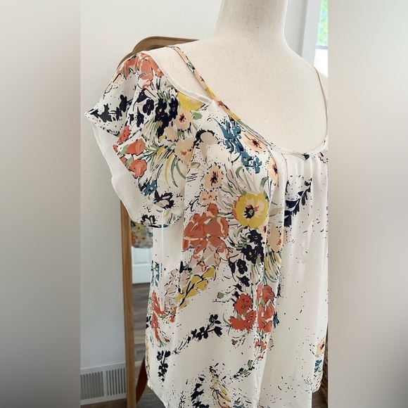 Joie floral cold shoulder flutter sleeve silk top Small - Picture 4 of 6